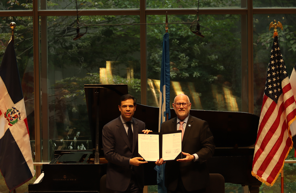 Roberto Ángel Salcedo and Paul Hogle