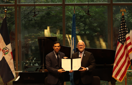 Roberto Ángel Salcedo and Paul Hogle